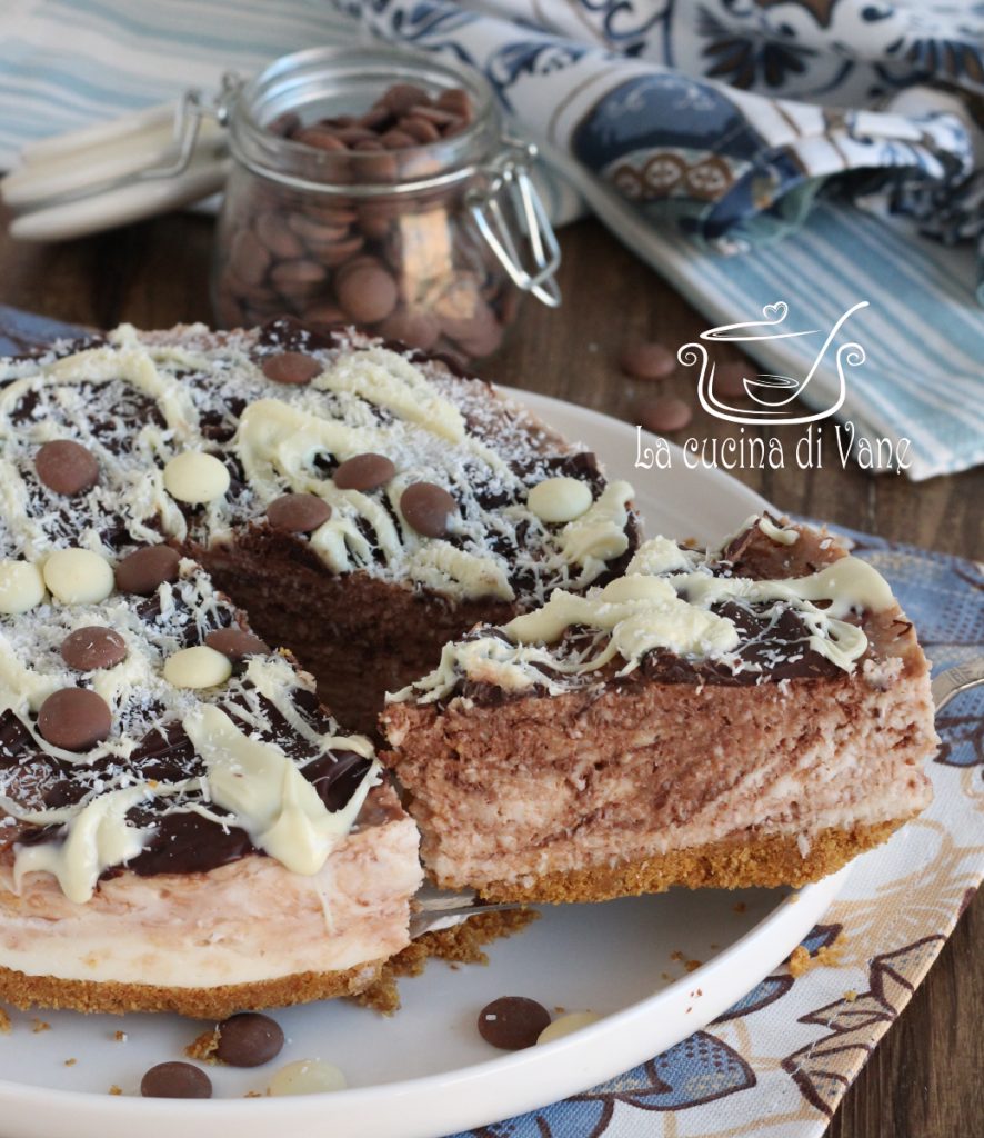 kalter Kuchen mit Kokosnuss und Schokolade