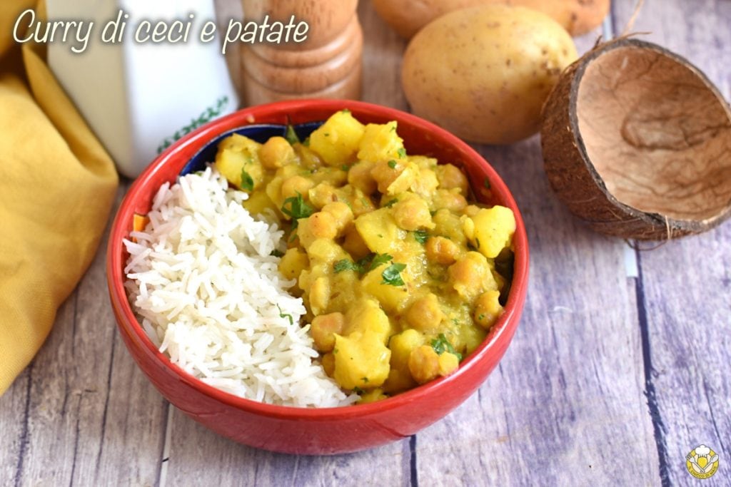 Kichererbsen- und Kartoffel-Curry mit Kokosmilch, indisches vegetarisches Rezept mit Pilaw-Reis