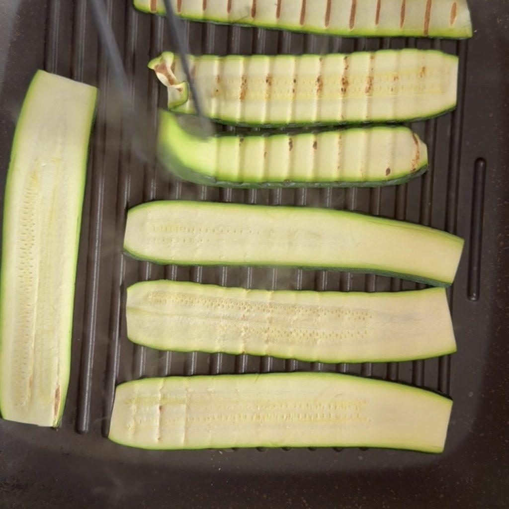 marinierte gegrillte Zucchini