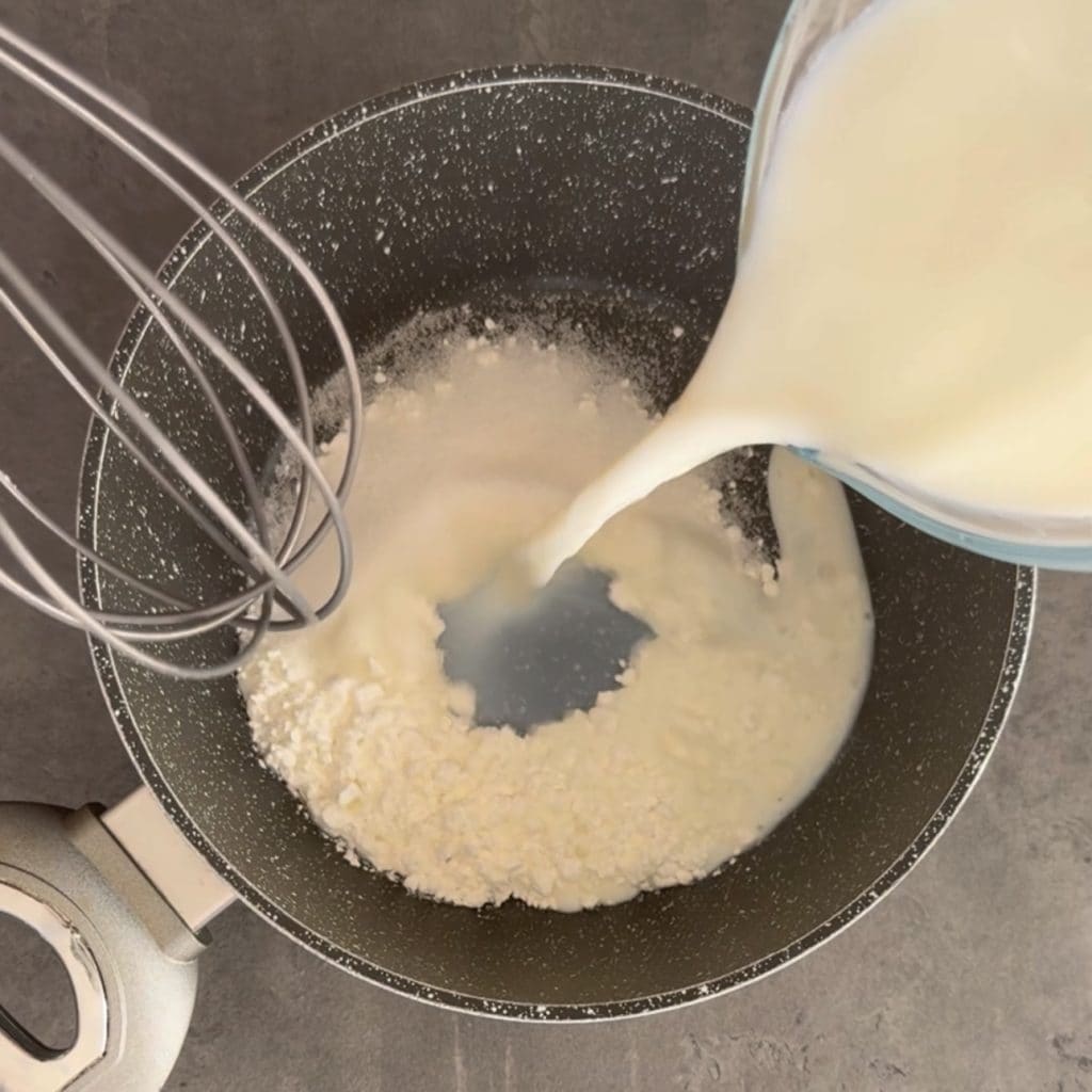 Milchpudding mit Himbeersauce