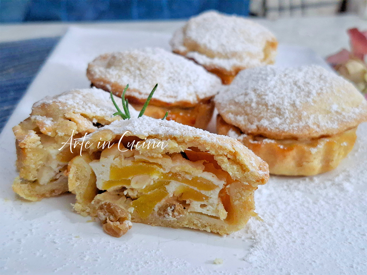 MÜRBETEIGTÖRTCHEN MIT APFELHERZ UND MASCARPONE