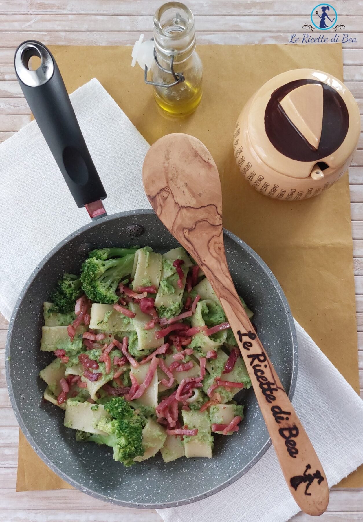 Nudeln mit Brokkolicreme und Speck Rezept