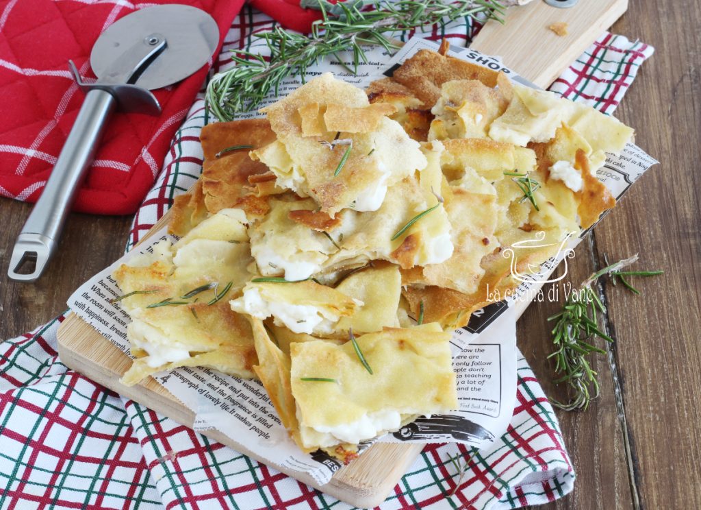 pane carasau mit stracchino aus dem ofen