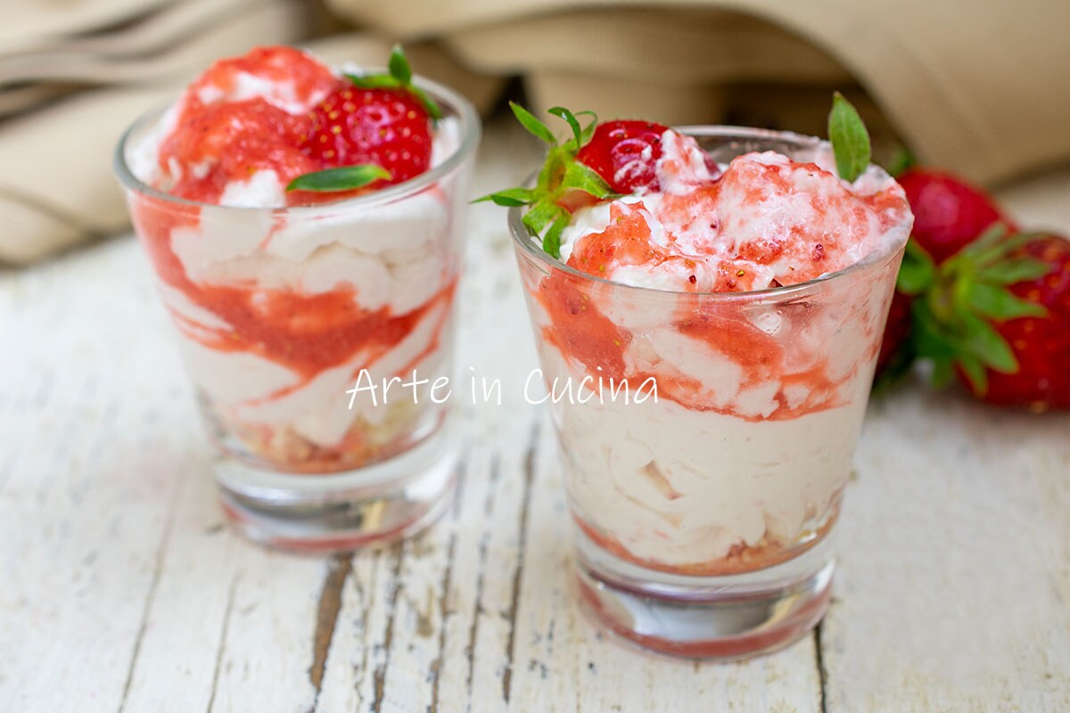 PARADIES-MOUSSE mit Erdbeeren
