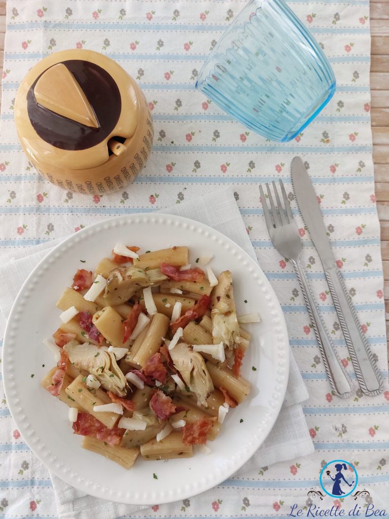 Pasta mit Artischocken und Speck