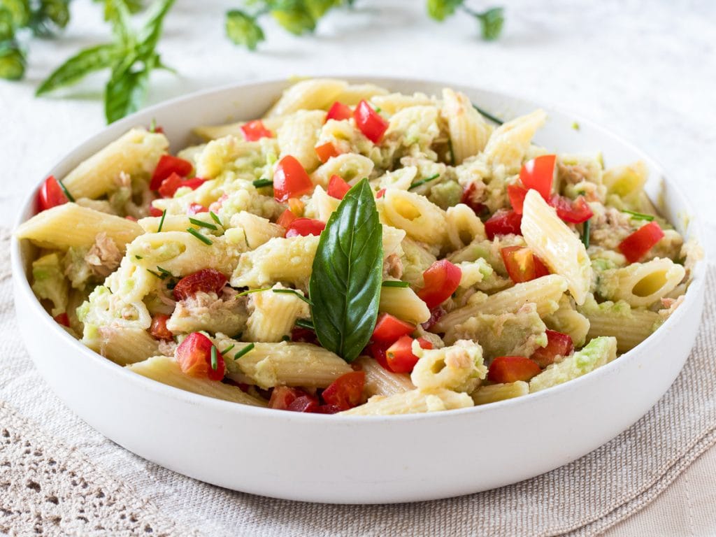 pasta mit avocado und thunfisch