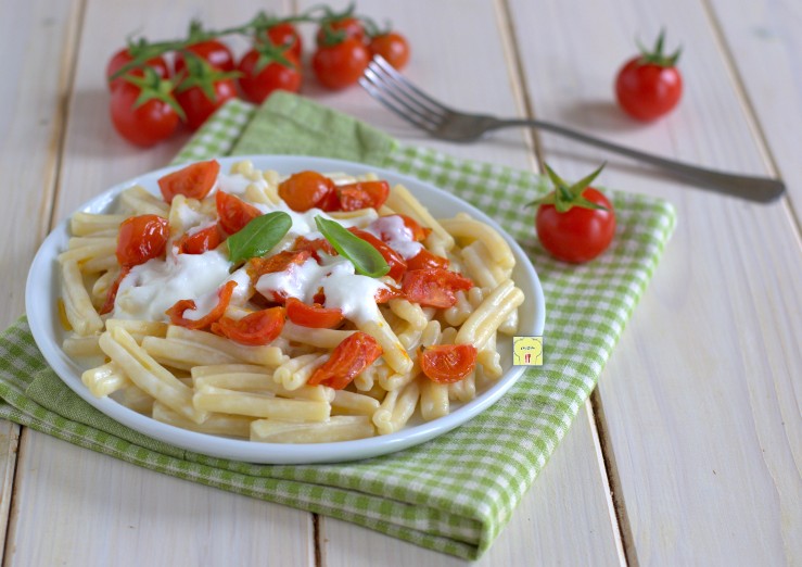 Pasta mit Burrata und Kirschtomaten