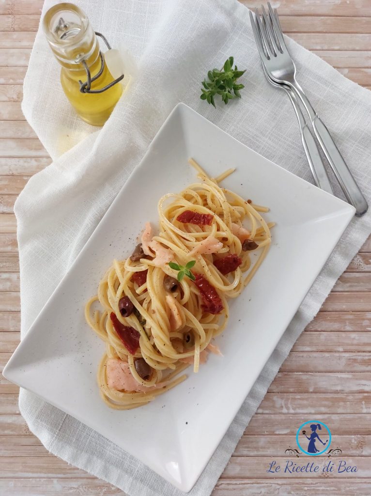 pasta mit lachs und getrockneten tomaten