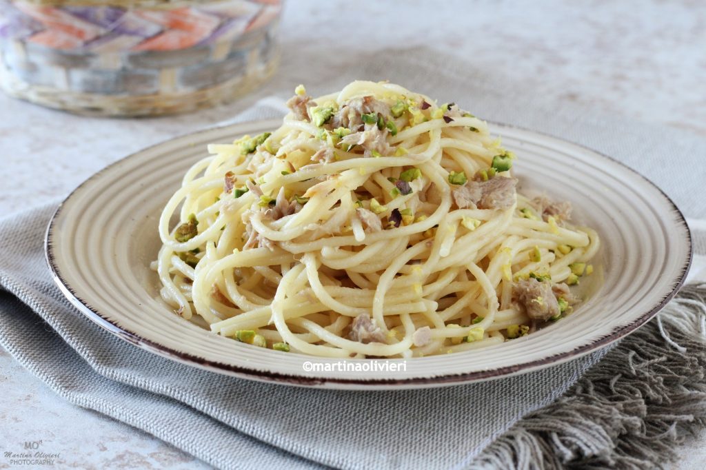 Spaghetti mit Thunfisch, Zitrone und Pistazien