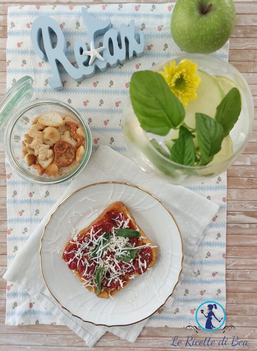 Pikanter French Toast mit konfierten Kirschtomaten und Ricotta