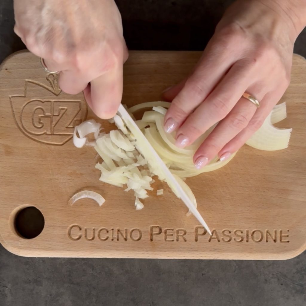 polenta mit radicchio, speck und käse