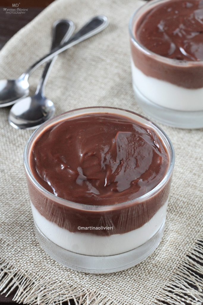 Zweifarbiger Pudding mit Mandelmilch