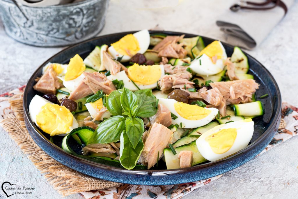 Salat mit gegrillten Zucchini