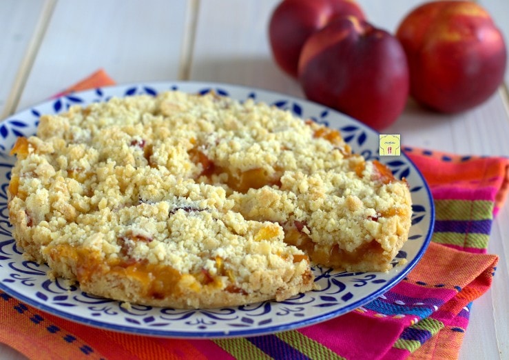 Streuselkuchen mit Pfirsichen und Marmelade
