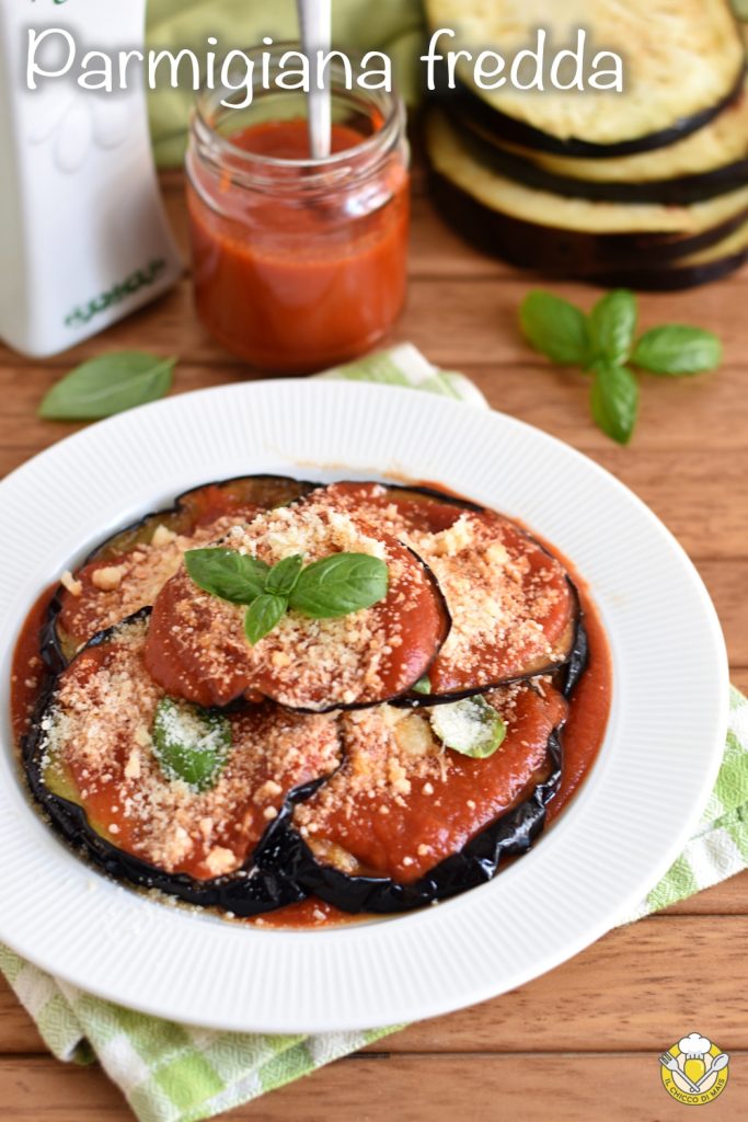 v_ kalte Parmigiana auf dem Teller originale sizilianische Rezept Auberginen alla Parmigiana ohne Ofen il chicco di mais
