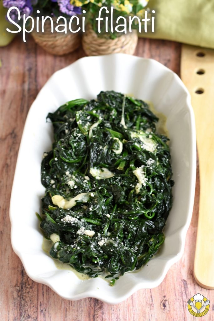 v_ Spinat mit Mozzarella und Parmesan in der Pfanne Rezept köstlicher Spinat, den Kinder gerne essen der Maiskorn