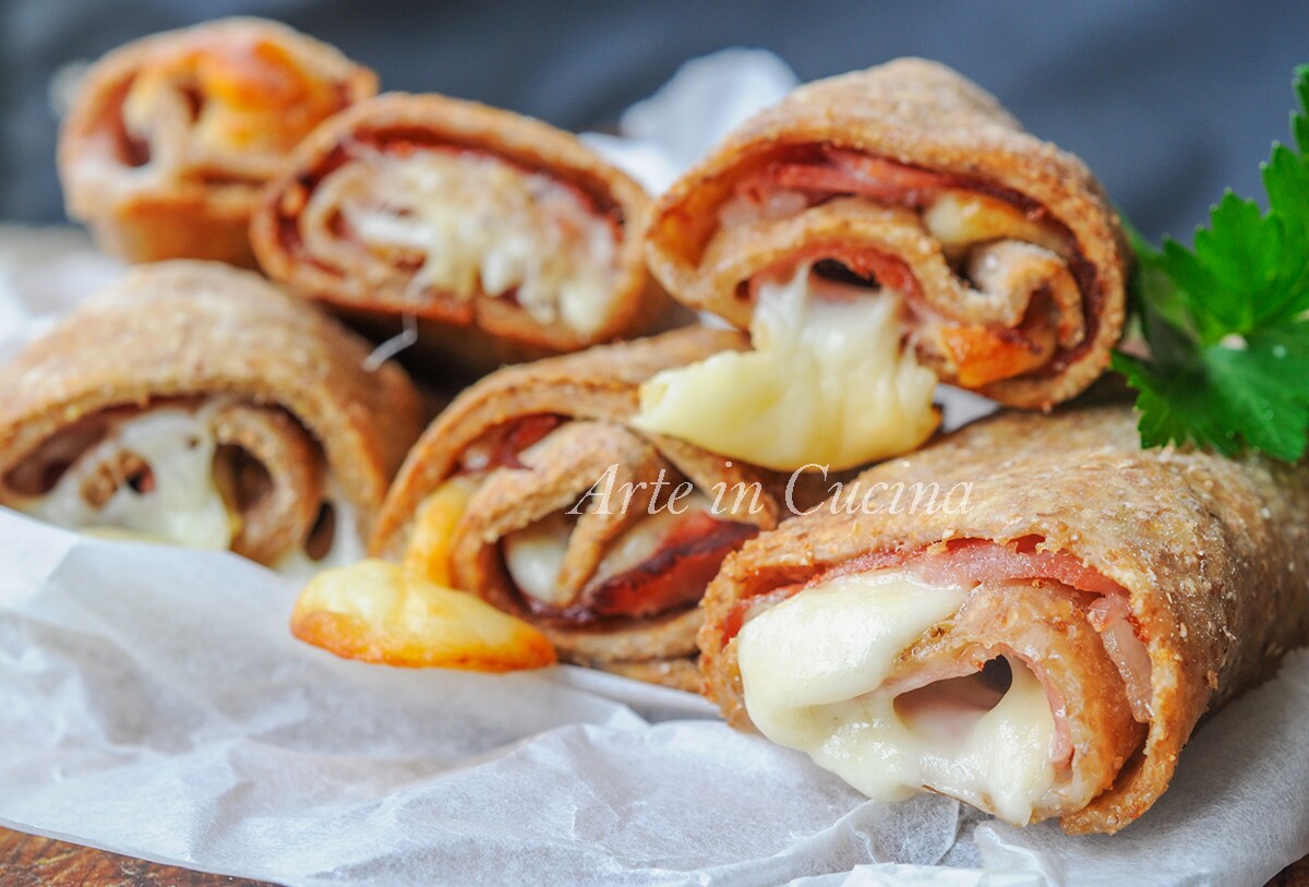 VOLLKORN-CANNOLI mit Schinken und Provolone