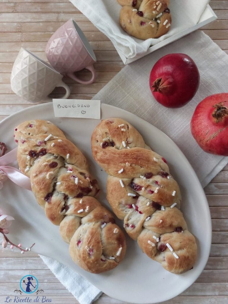 Zöpfchen mit Granatapfelkernen