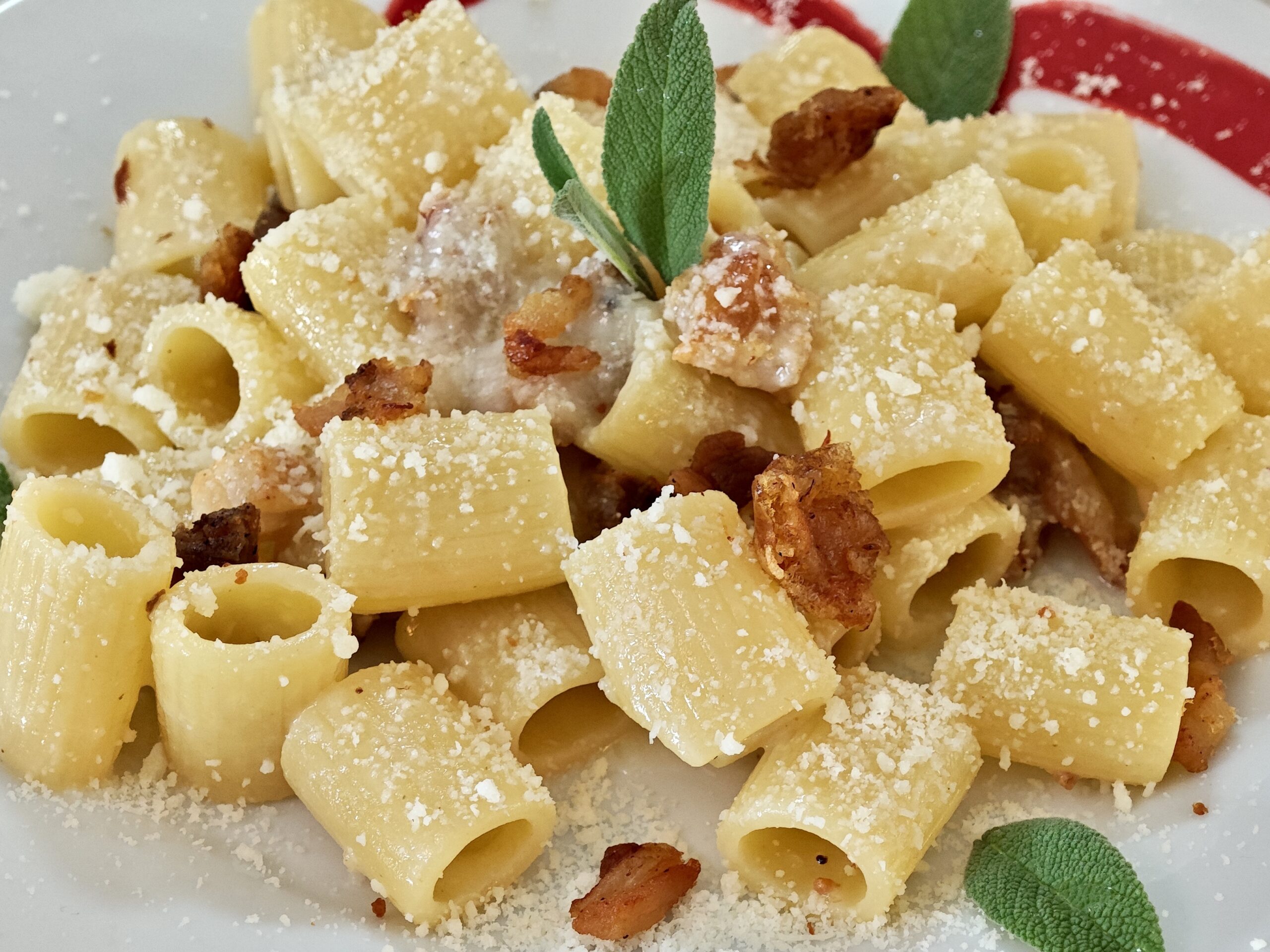 Pasta mit Porchetta und Pecorino: schnelles, einfaches und leckeres Rezept