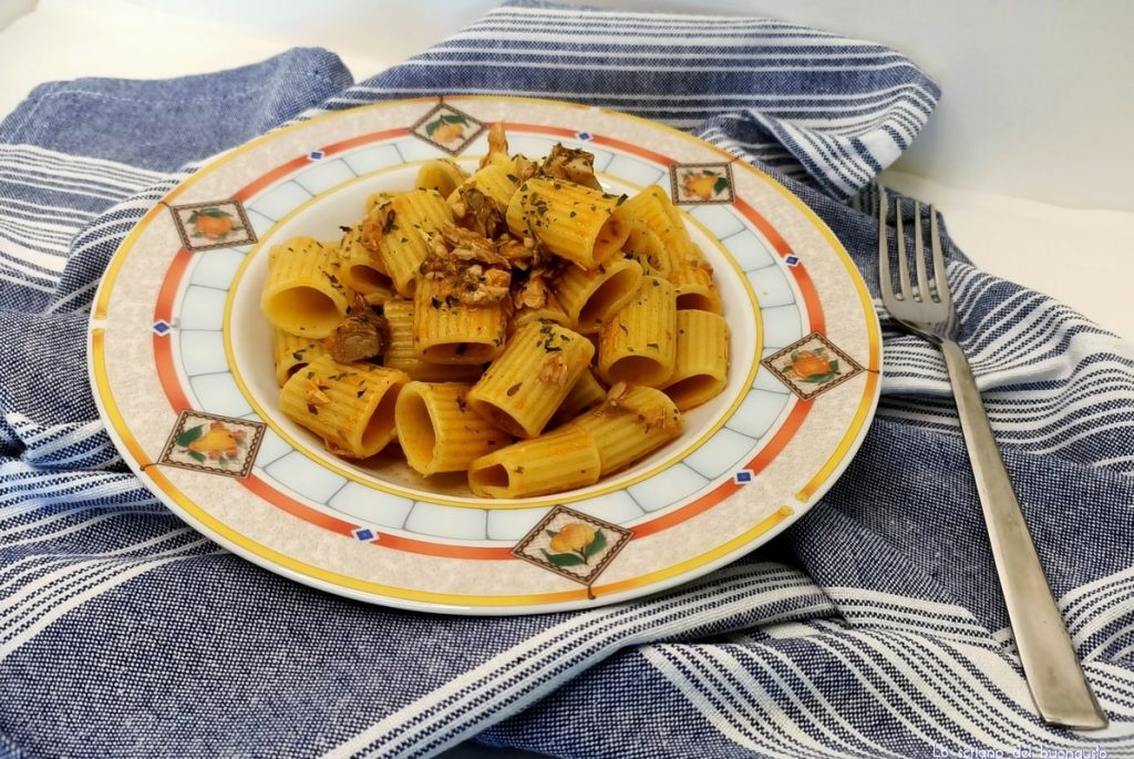 Pasta mit Makrelen-Sauce
