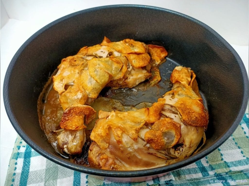 Hähnchenschenkel in Kartoffelkruste