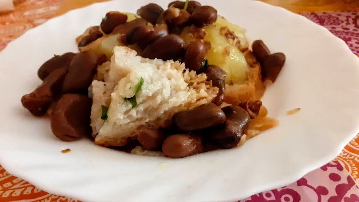 Pugliese Pancotto mit Kartoffeln und Bohnen altes überliefertes Rezept