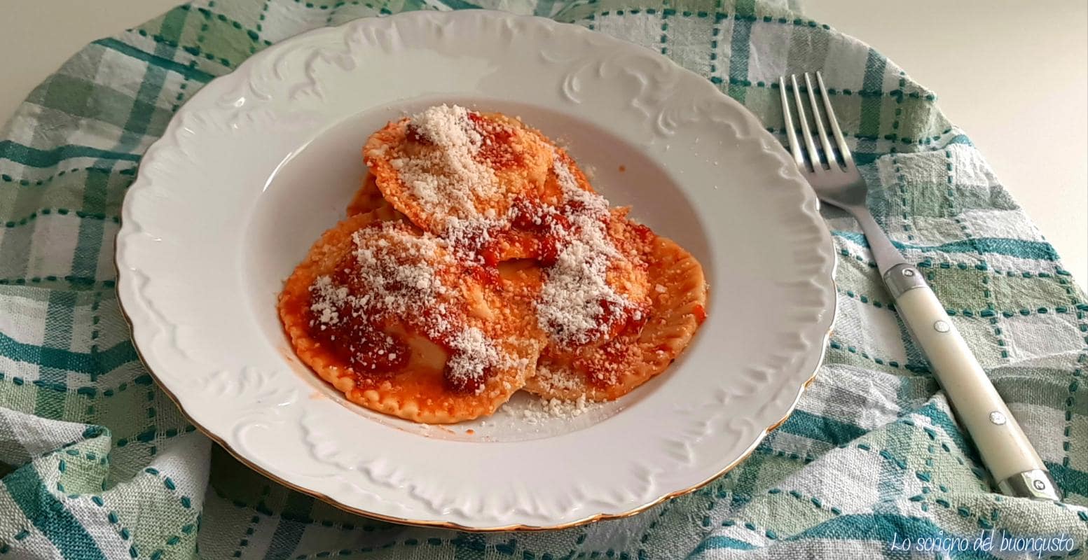Mit Fleisch gefüllte Ravioli