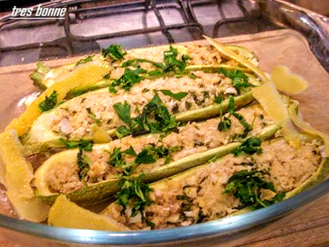 Gefüllte Zucchini mit Zitronenhähnchen