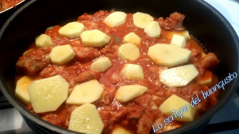 Stockfisch in Tomatensauce mit Kartoffeln