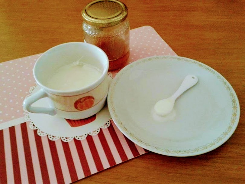 Selbstgemachter Joghurt mit Vollmilch von der Kuh