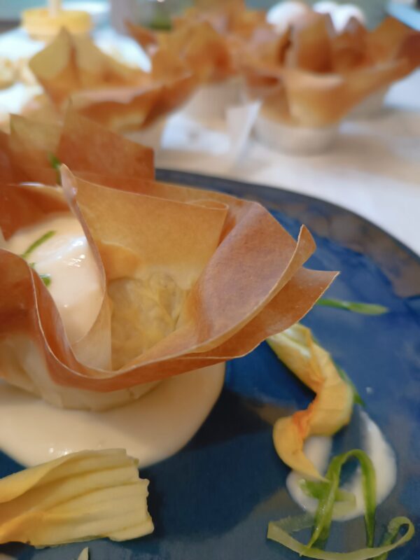 Topinambur-Flan mit Roccaverano-Fondue