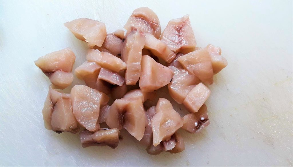 Schwertfisch in Würfeln