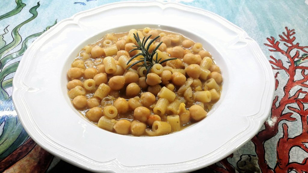 Risottierte Pasta und Kichererbsen nach Syrakuser Art