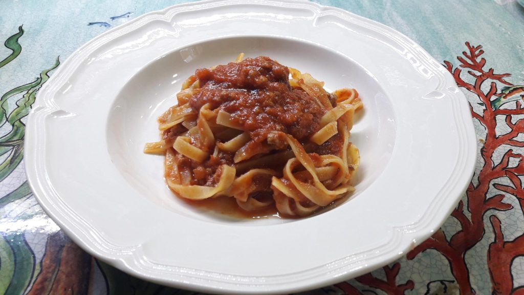 Eiernudeln mit schnellem Ragù