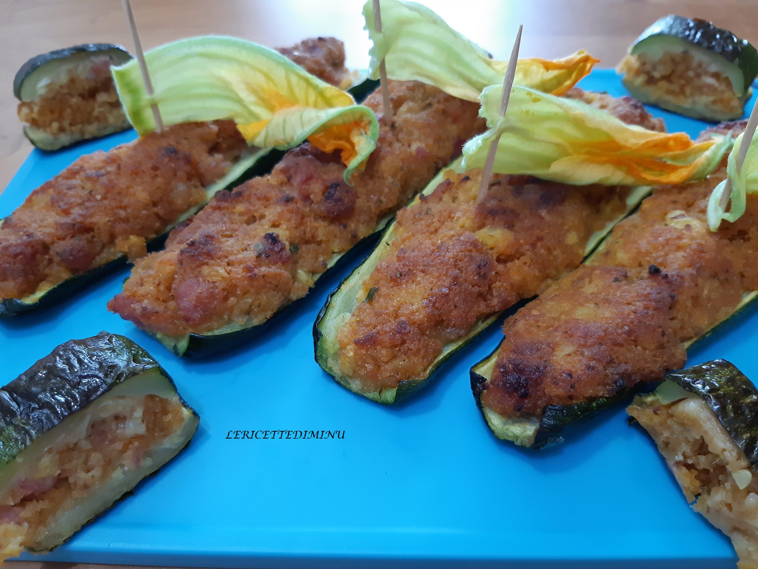 Gefüllte Zucchiniboote mit geräuchertem Speck