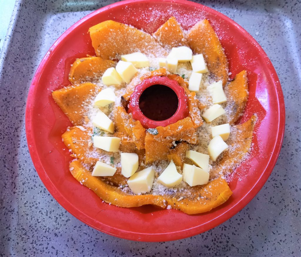 Kürbis-Gugelhupf mit Streich