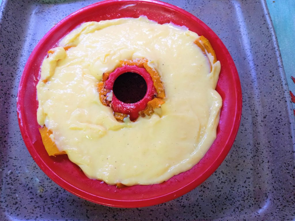 Kürbis-Gugelhupf mit Streich