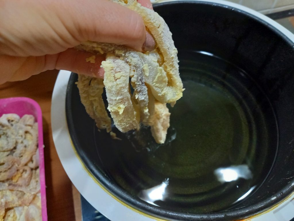 Wie man die Calamari auf Messinesische Art frittiert