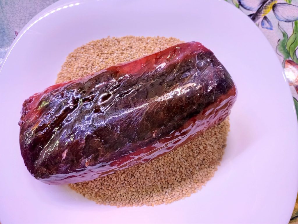 Tataki vom Thunfisch Teriyaki und Sesam