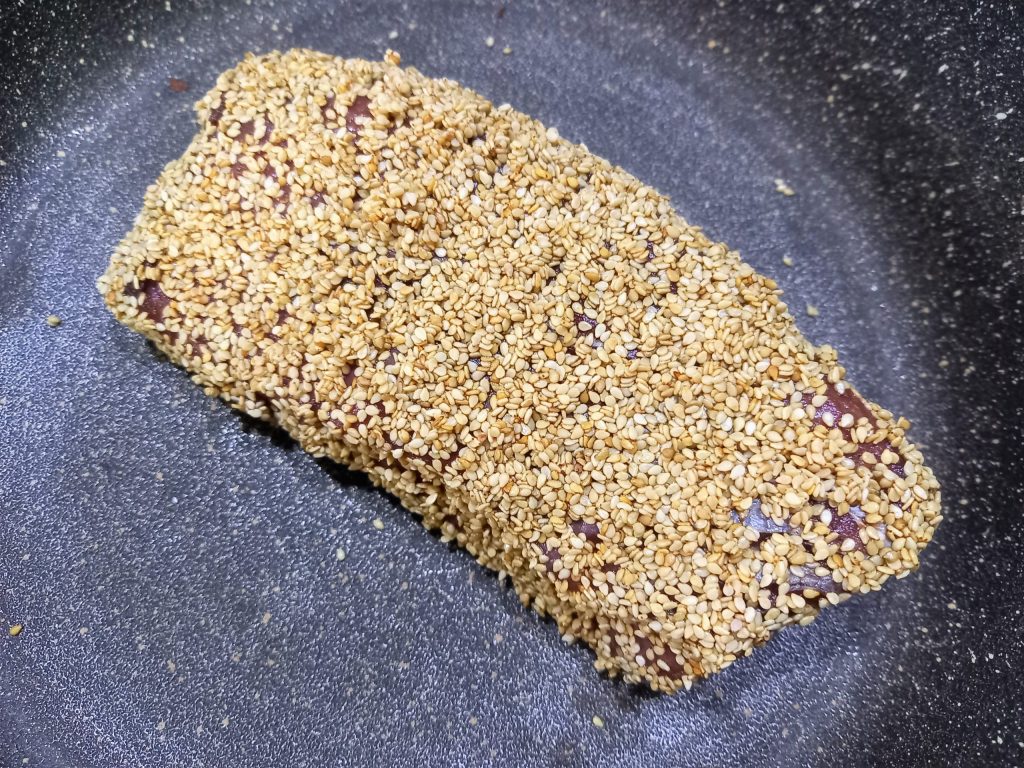 Tataki vom Thunfisch Teriyaki und Sesam