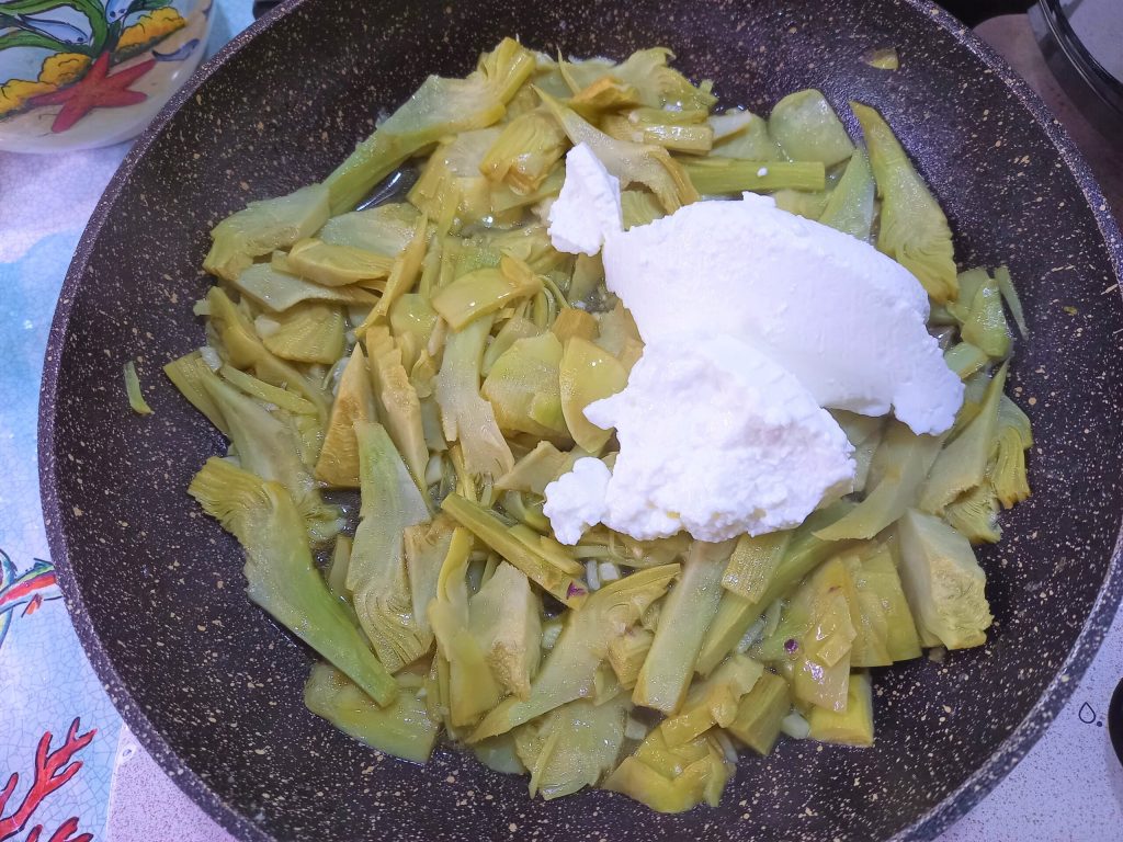 Tagliatelle mit Artischockenherzen und Ricotta