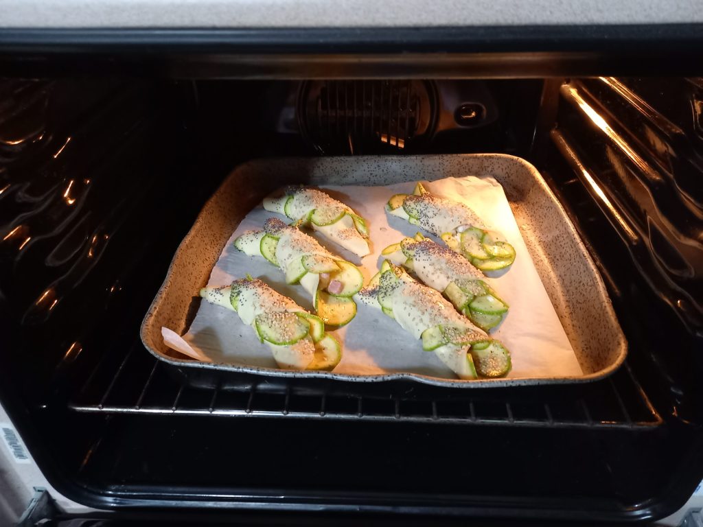 Salzige Blätterteighörnchen mit Zucchini