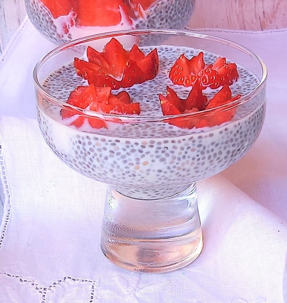 Der Chia-Samen-Pudding mit Erdbeeren