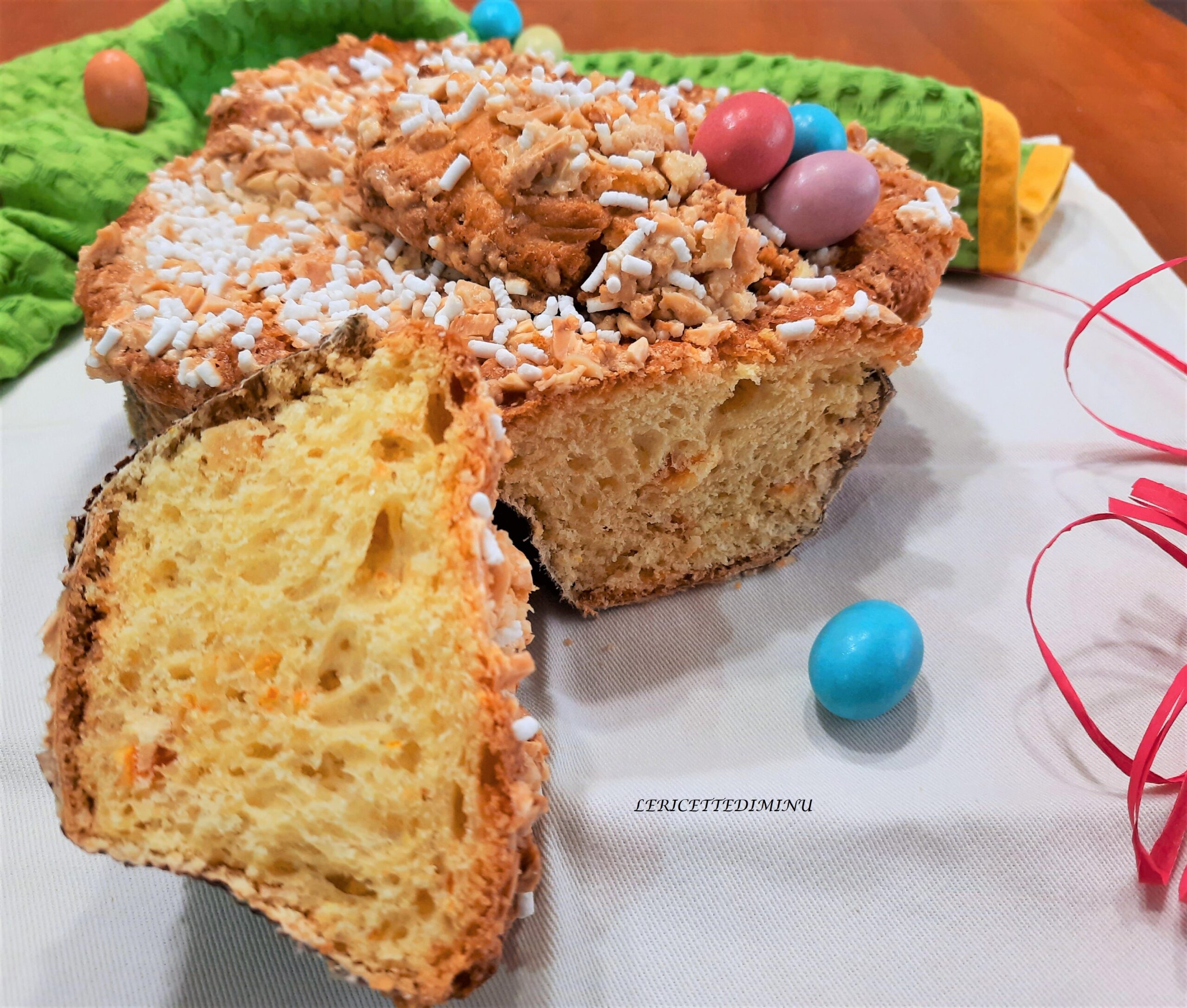 Ostertaube mit Mandeln und kandierter Orange