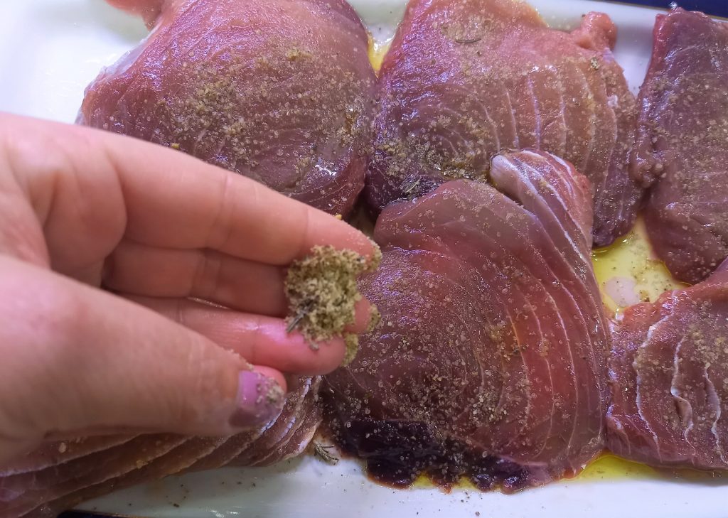 Überbackener Thunfisch im Ofen mit Tomaten