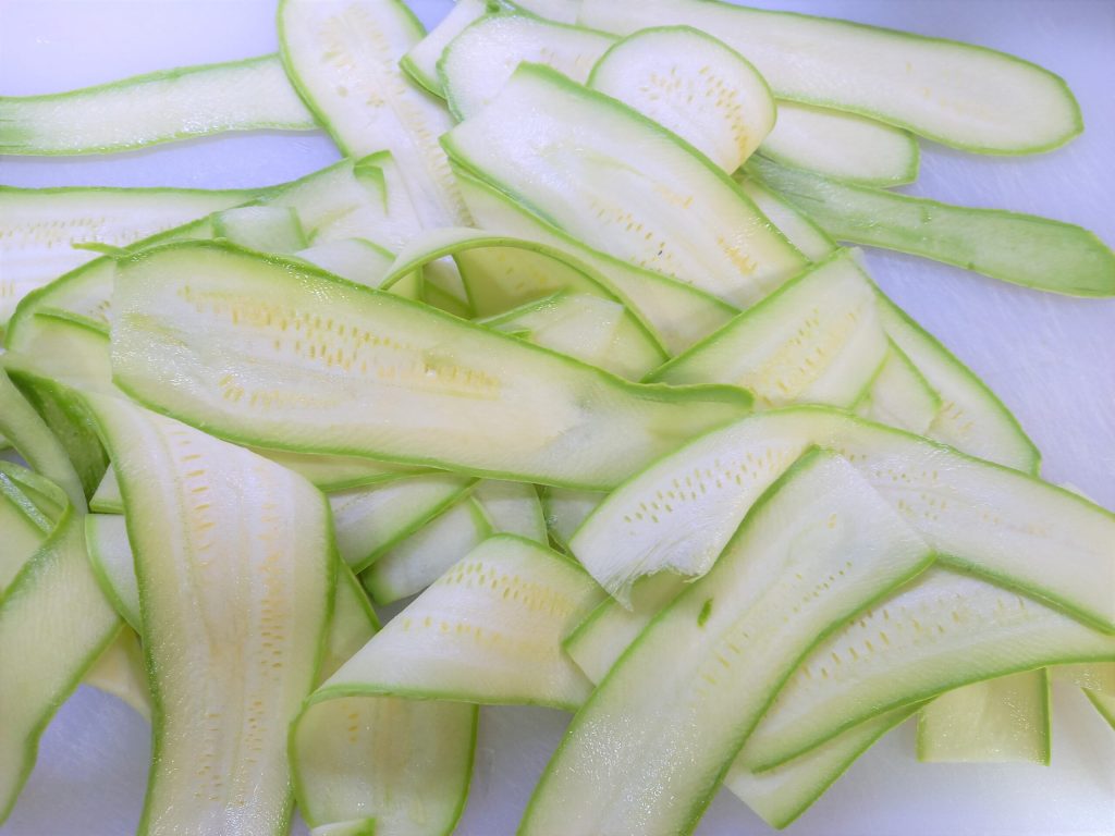 Zucchini in Scheiben geschnitten