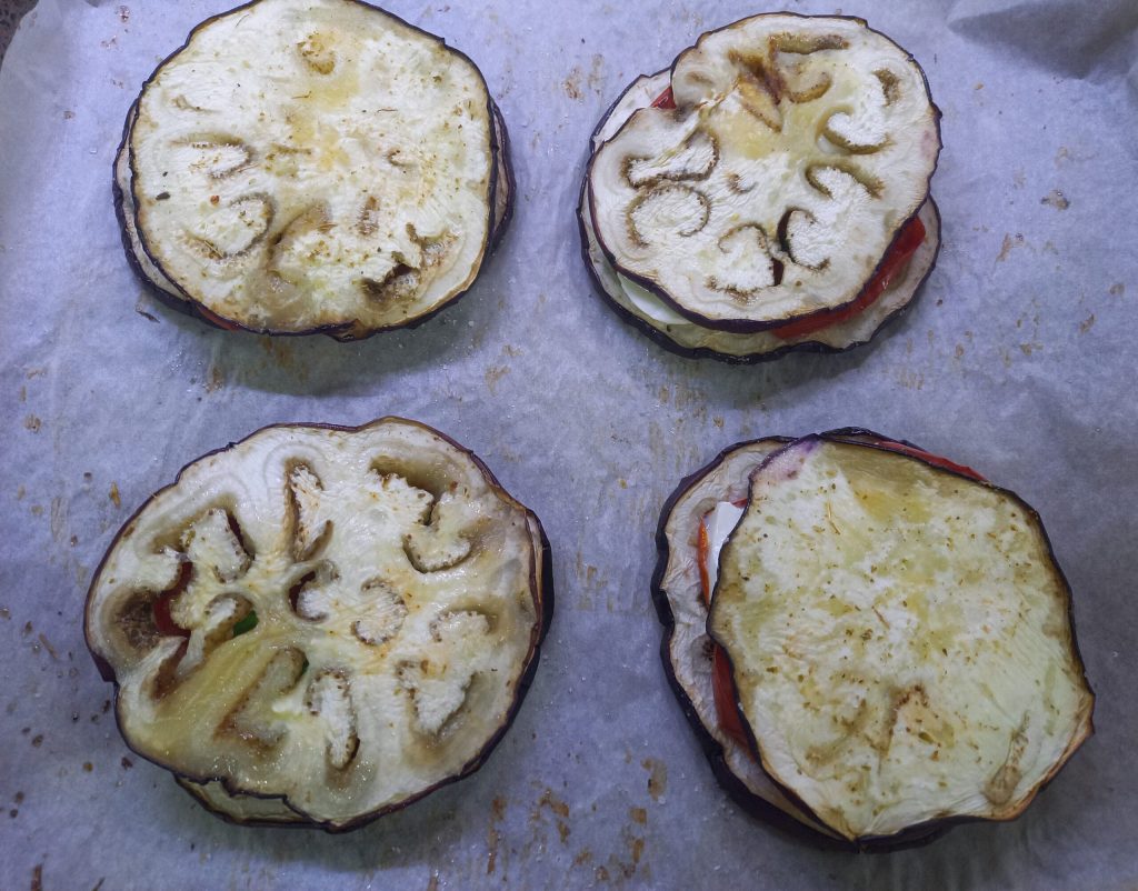 Leichte Auberginen- und Mozzarella-Millefoglie