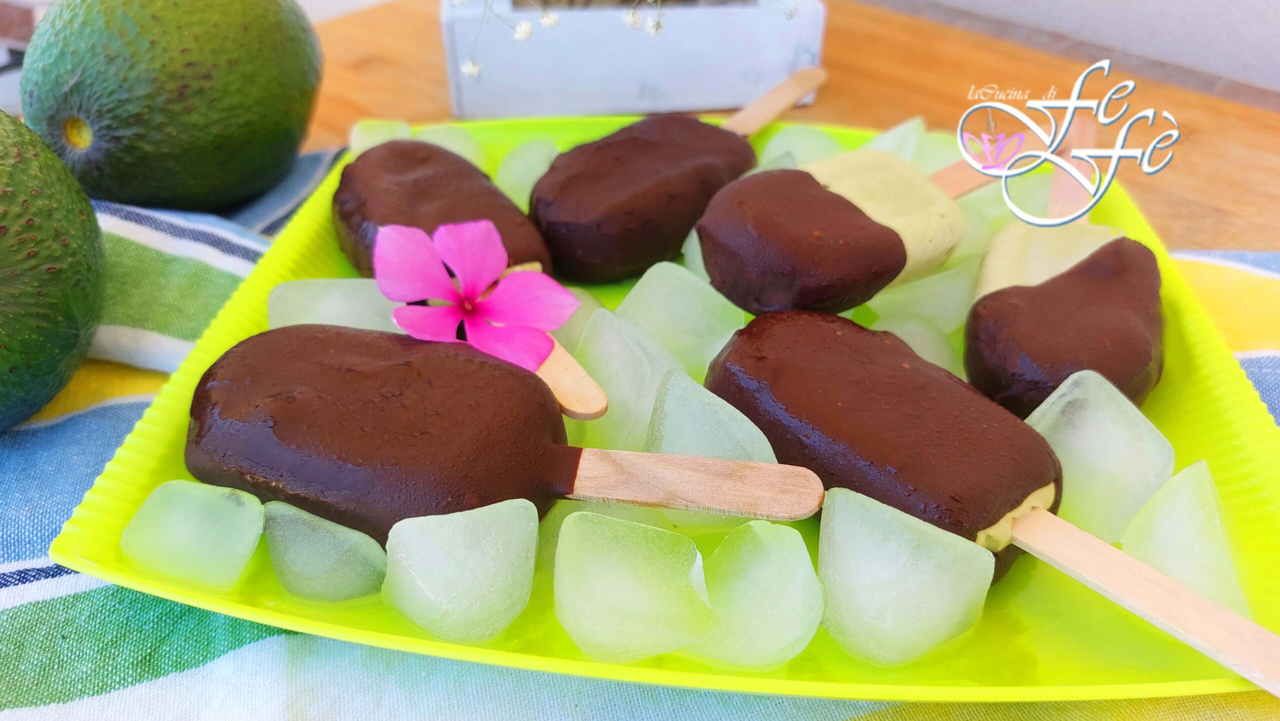 MINI AVOCADO-SCHOKO-STIELEIS (Fit-Rezept)