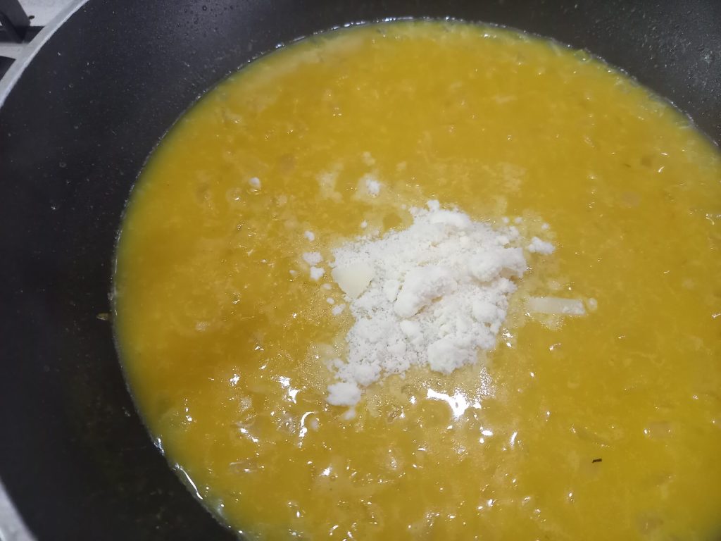 Safranrisotto und Walnussgranulat