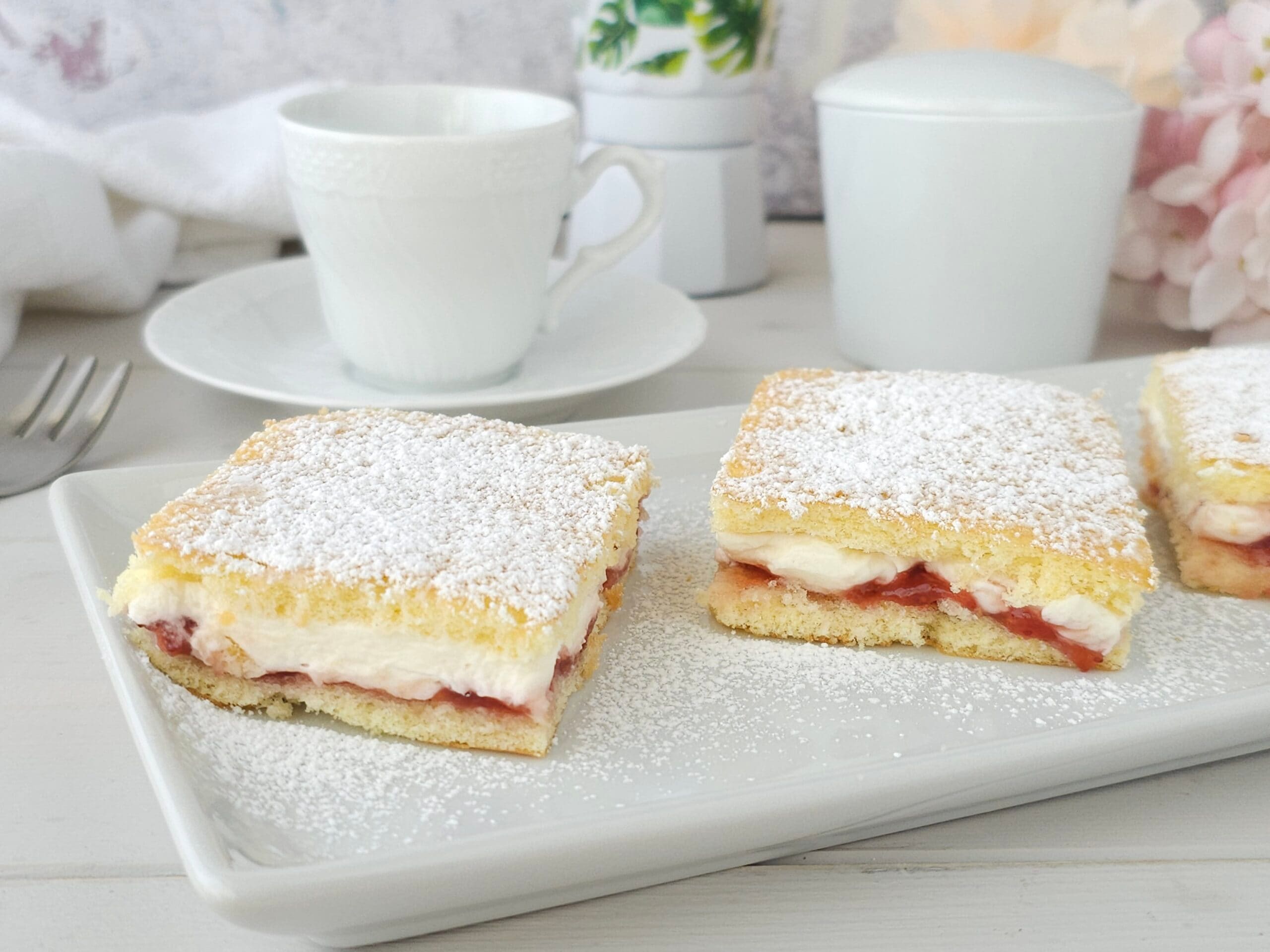 Paradies-Küchlein mit Marmelade